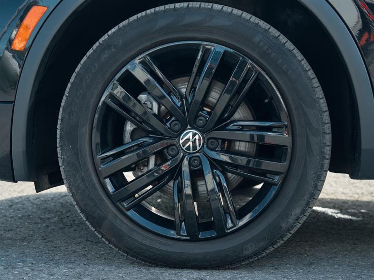 2022 Volkswagen Tiguan Comfortline R-Line Black 2.0T 8sp at w/Tip 4M Photo