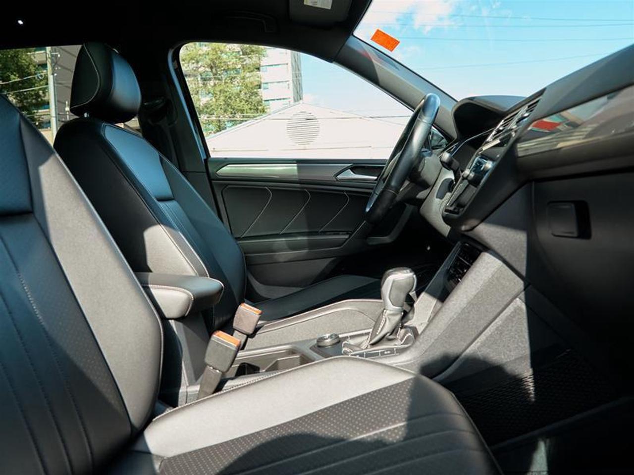 2022 Volkswagen Tiguan Comfortline R-Line Black 2.0T 8sp at w/Tip 4M Photo