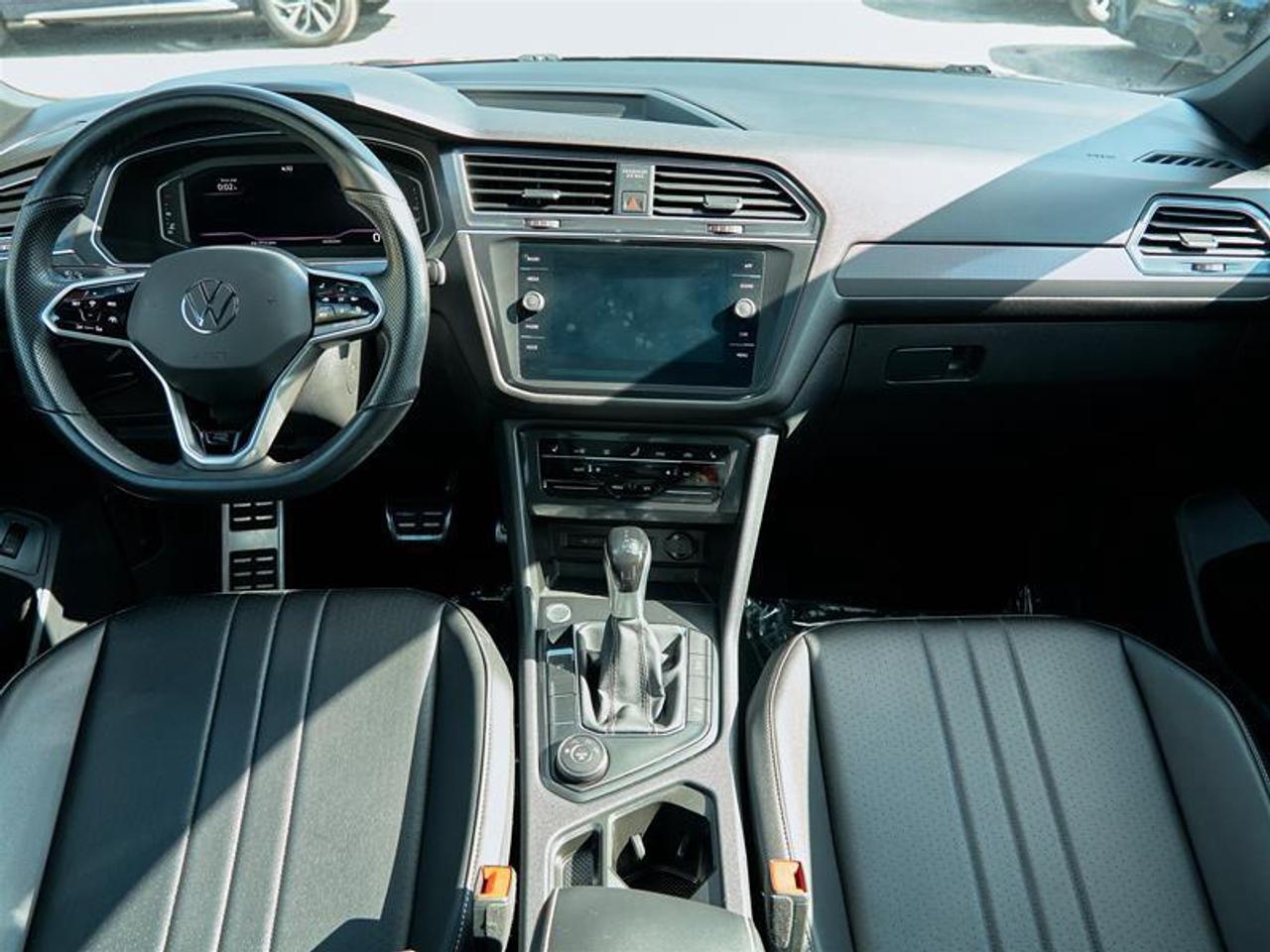 2022 Volkswagen Tiguan Comfortline R-Line Black 2.0T 8sp at w/Tip 4M Photo