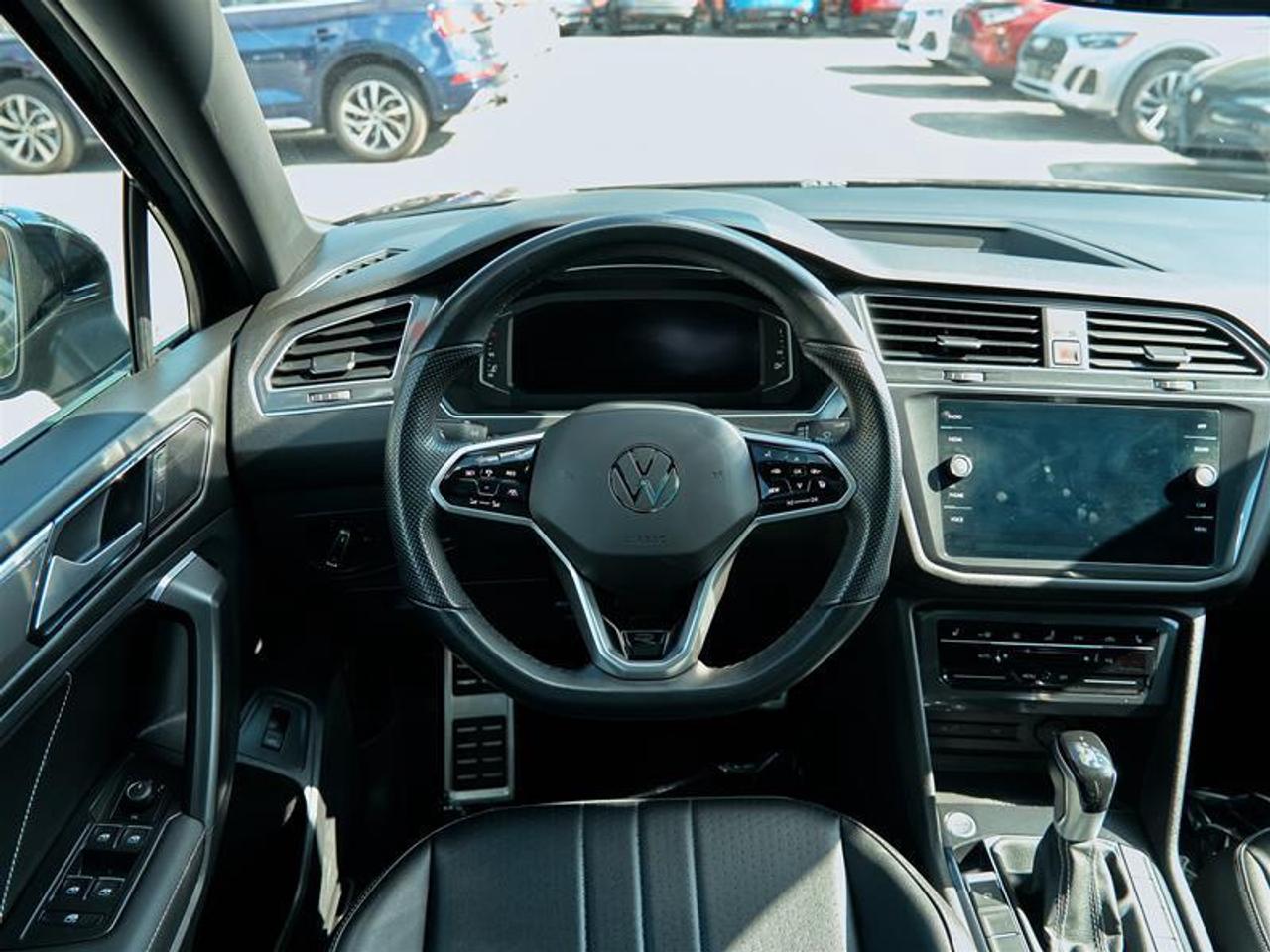 2022 Volkswagen Tiguan Comfortline R-Line Black 2.0T 8sp at w/Tip 4M Photo