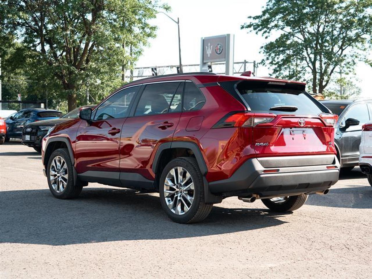2020 Toyota RAV4 AWD XLE Photo