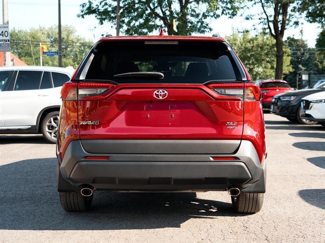 2020 Toyota RAV4 AWD XLE Photo