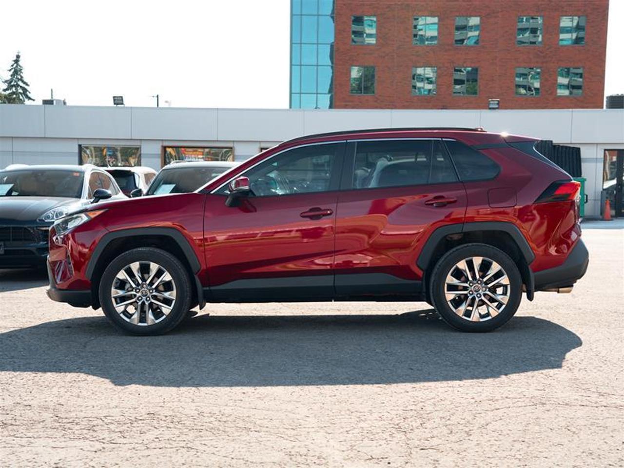 2020 Toyota RAV4 AWD XLE Photo
