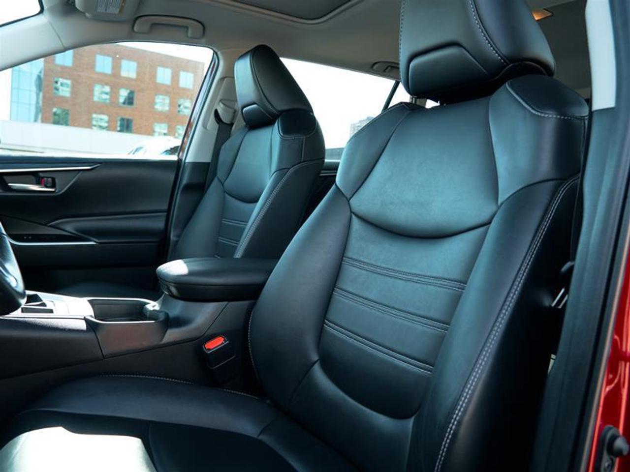 2020 Toyota RAV4 AWD XLE Photo