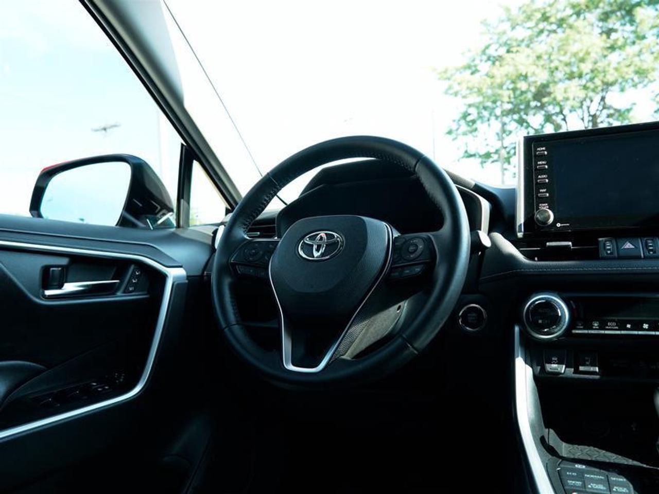 2020 Toyota RAV4 AWD XLE Photo
