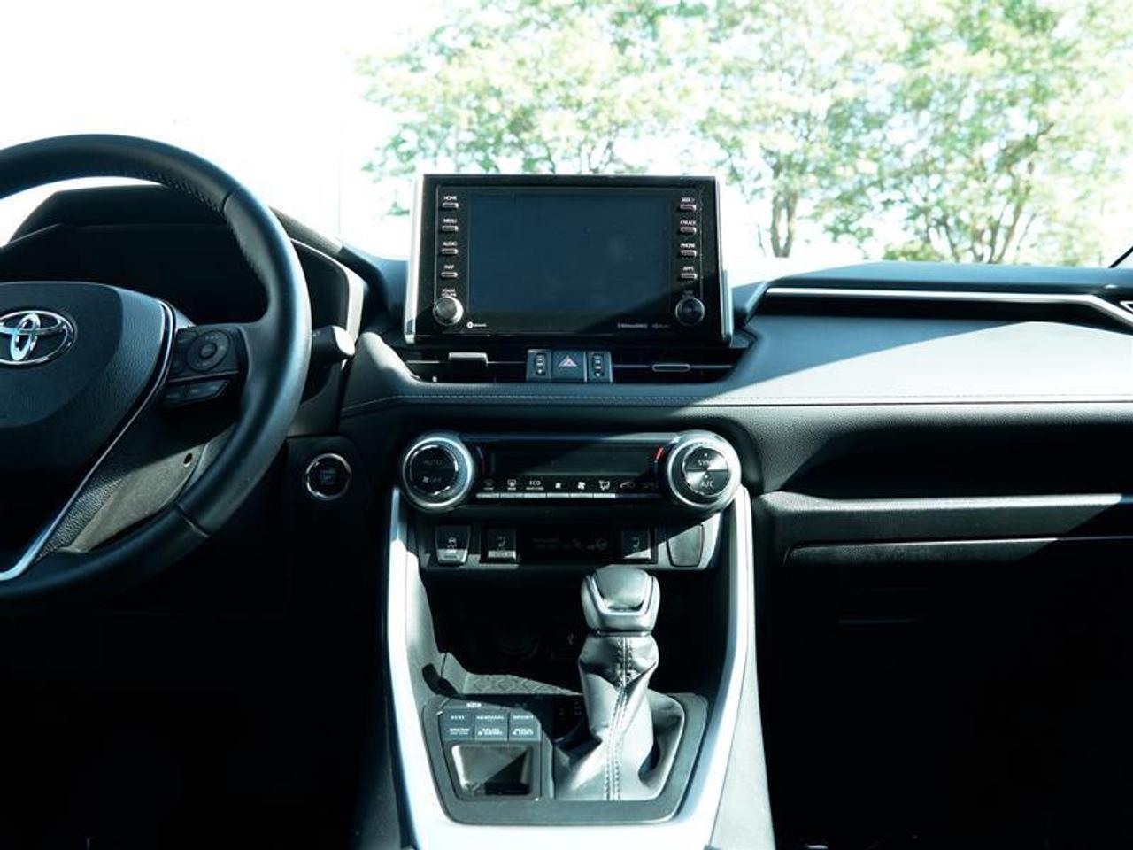 2020 Toyota RAV4 AWD XLE Photo