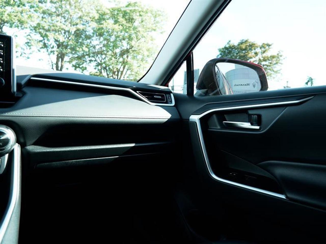 2020 Toyota RAV4 AWD XLE Photo