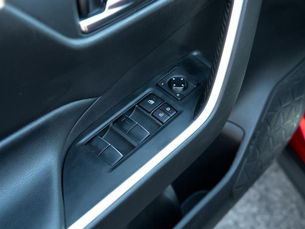 2020 Toyota RAV4 AWD XLE Photo