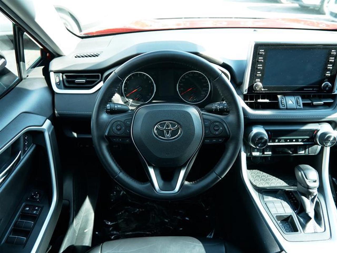 2020 Toyota RAV4 AWD XLE Photo
