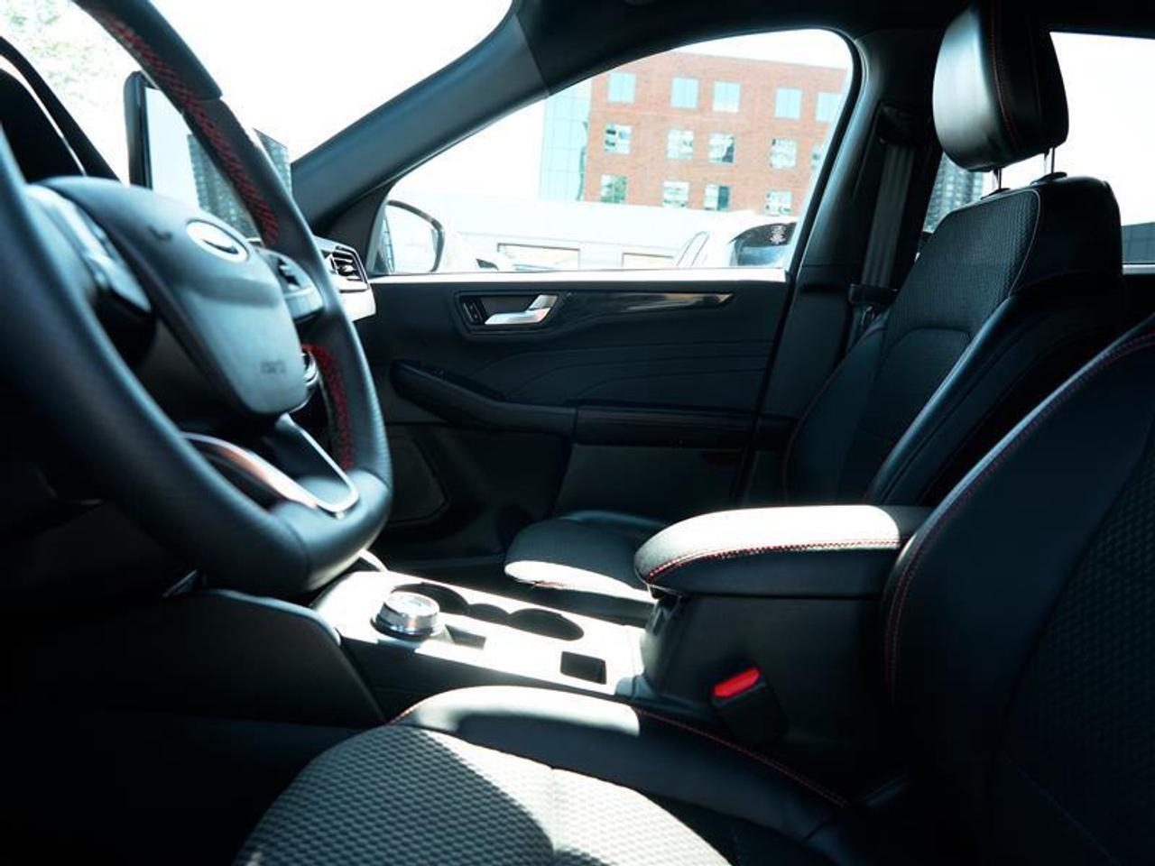 2023 Ford Escape ST-Line AWD Photo