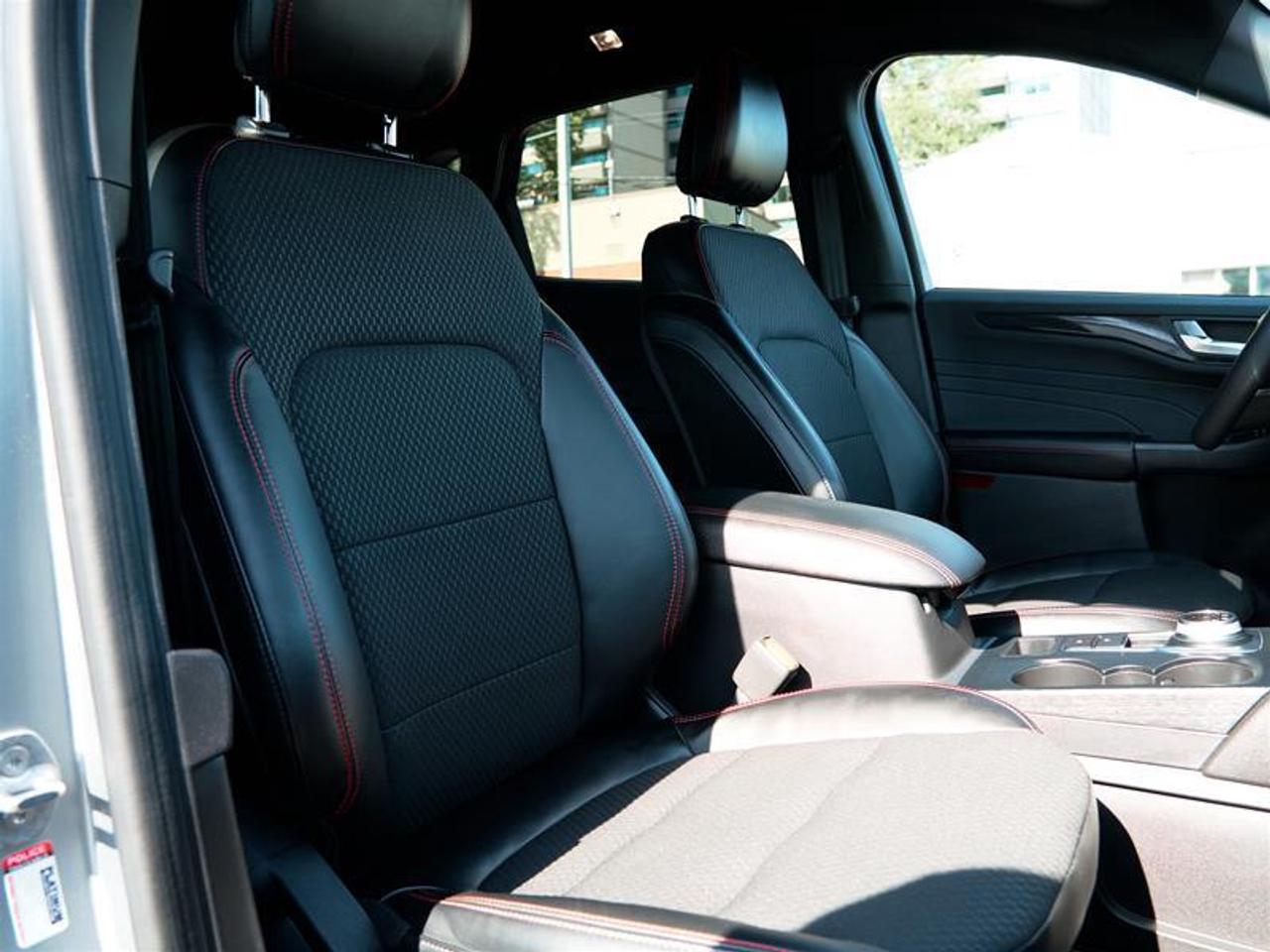 2023 Ford Escape ST-Line AWD Photo