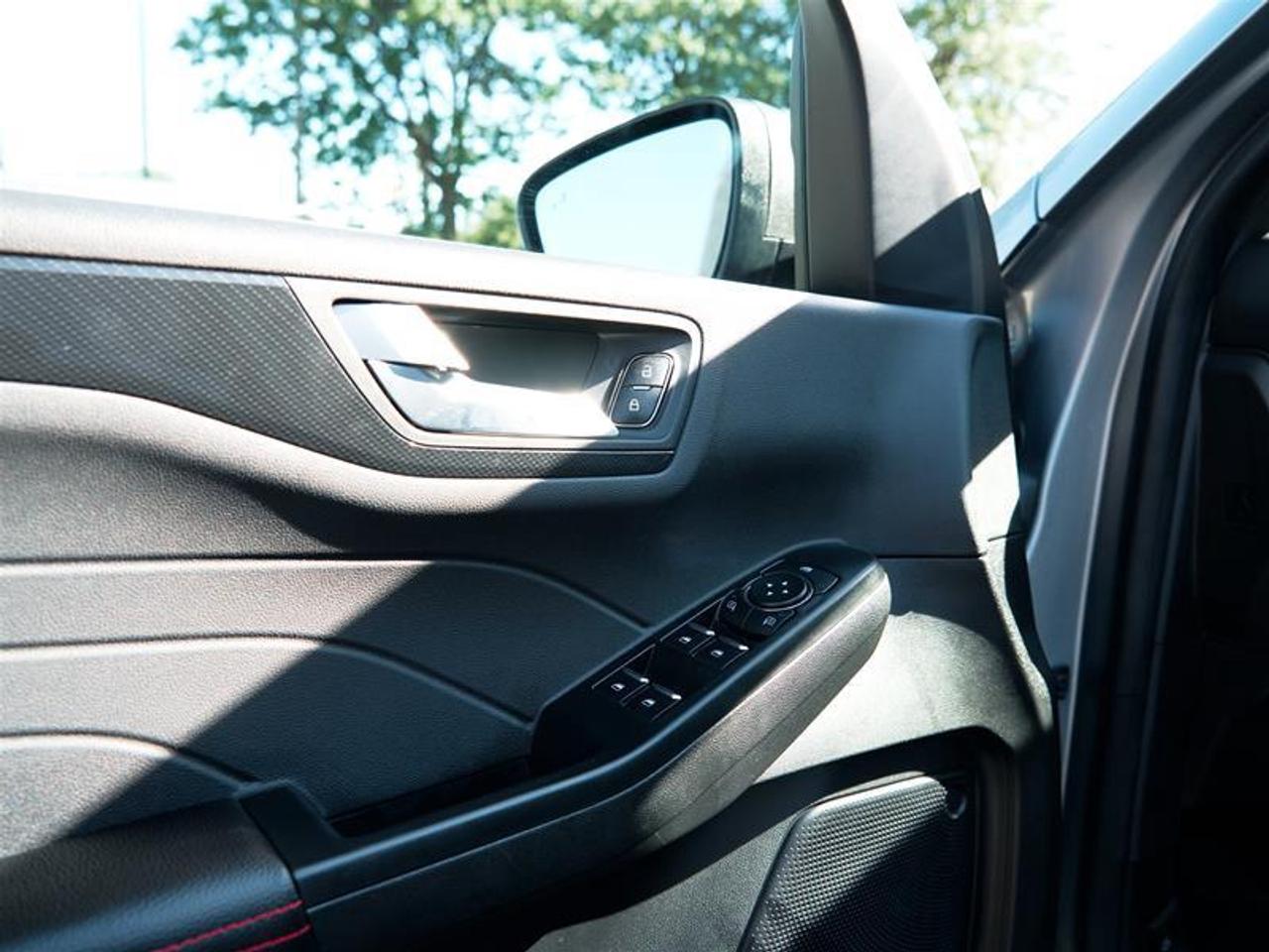 2023 Ford Escape ST-Line AWD Photo