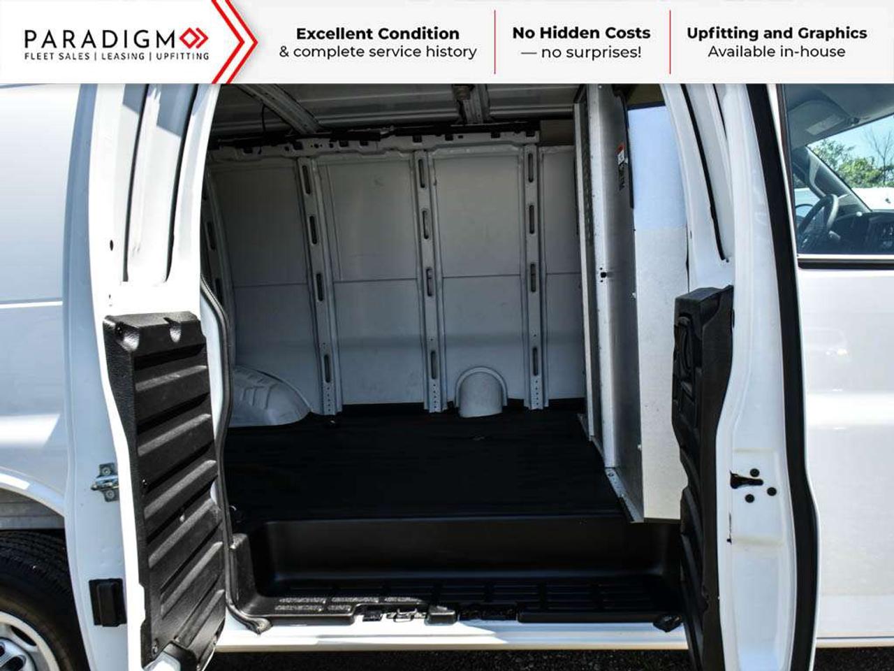 2025 Chevrolet Express 2500 135" Low Roof inc Cab Divider Photo