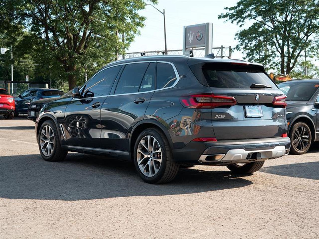 2021 BMW X5 xDrive40i Photo3