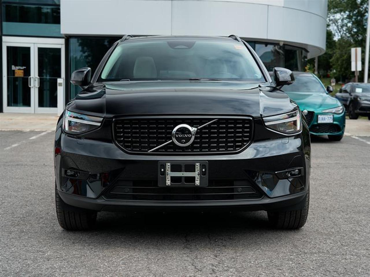 2025 Volvo XC40 B5 AWD Ultra Dark Theme Photo5