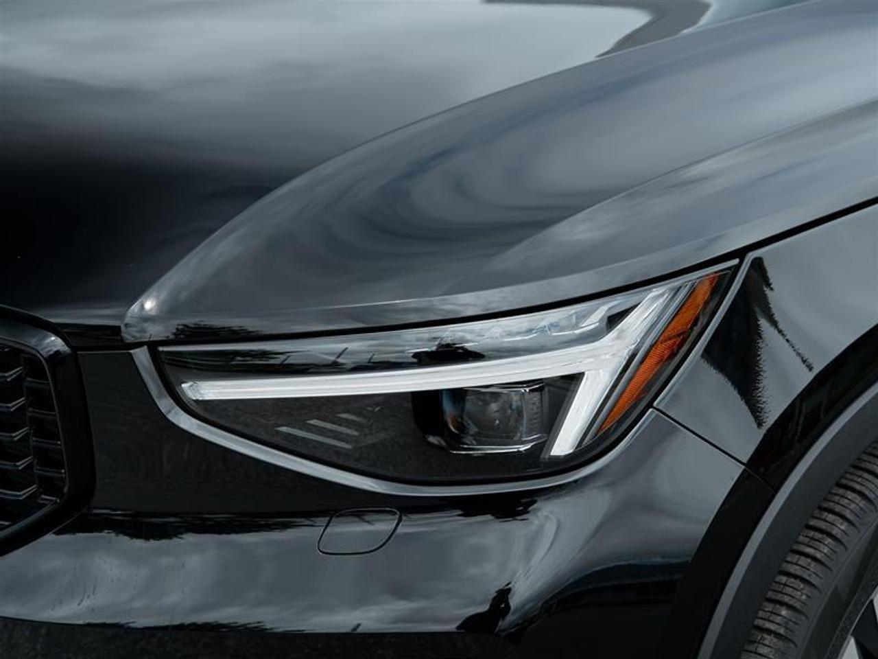 2025 Volvo XC40 B5 AWD Ultra Dark Theme Photo