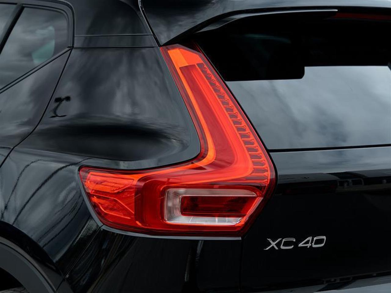 2025 Volvo XC40 B5 AWD Ultra Dark Theme Photo