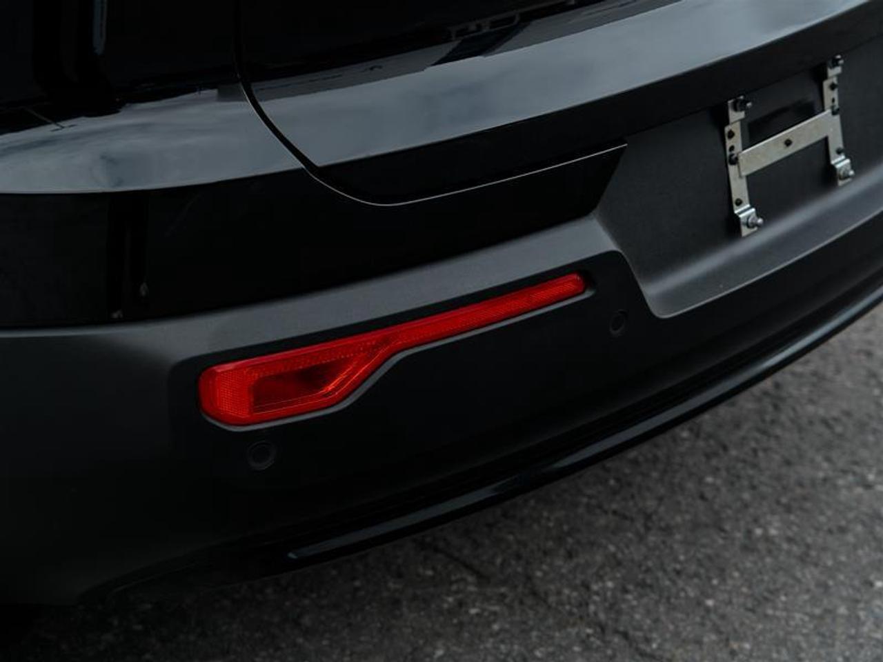 2025 Volvo XC40 B5 AWD Ultra Dark Theme Photo
