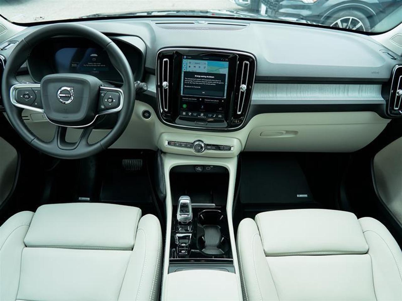 2025 Volvo XC40 B5 AWD Ultra Dark Theme Photo