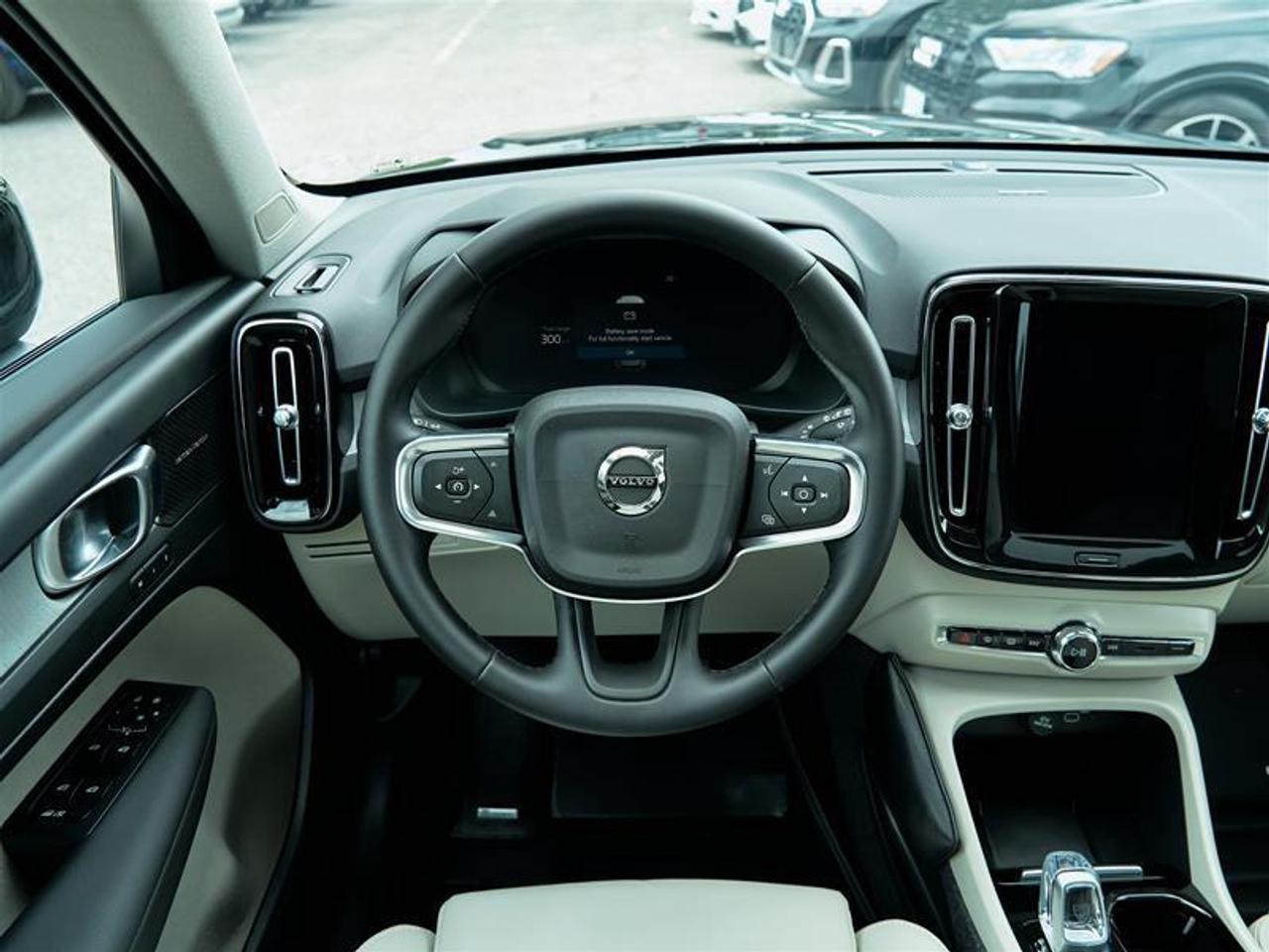 2025 Volvo XC40 B5 AWD Ultra Dark Theme Photo