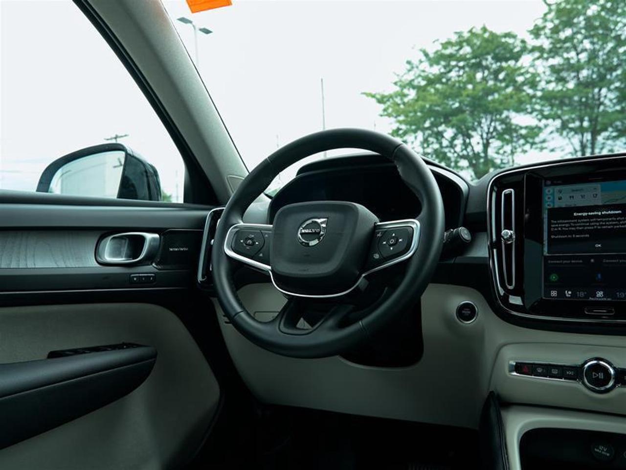2025 Volvo XC40 B5 AWD Ultra Dark Theme Photo