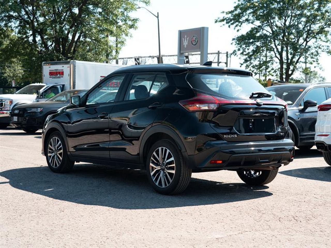 2024 Nissan Kicks SV FWD Photo3