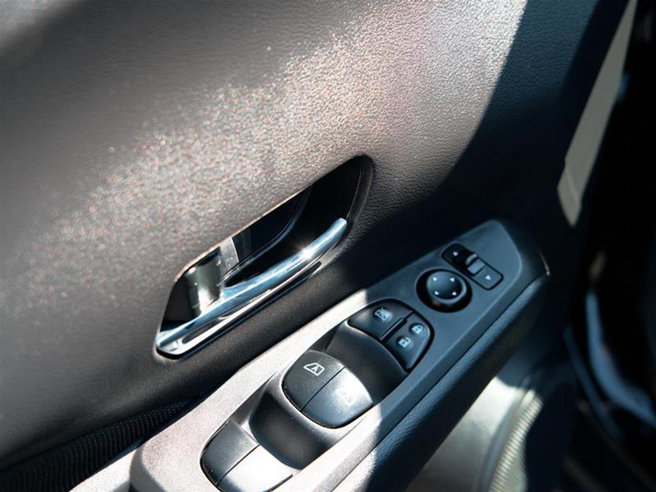 2024 Nissan Kicks SV FWD Photo