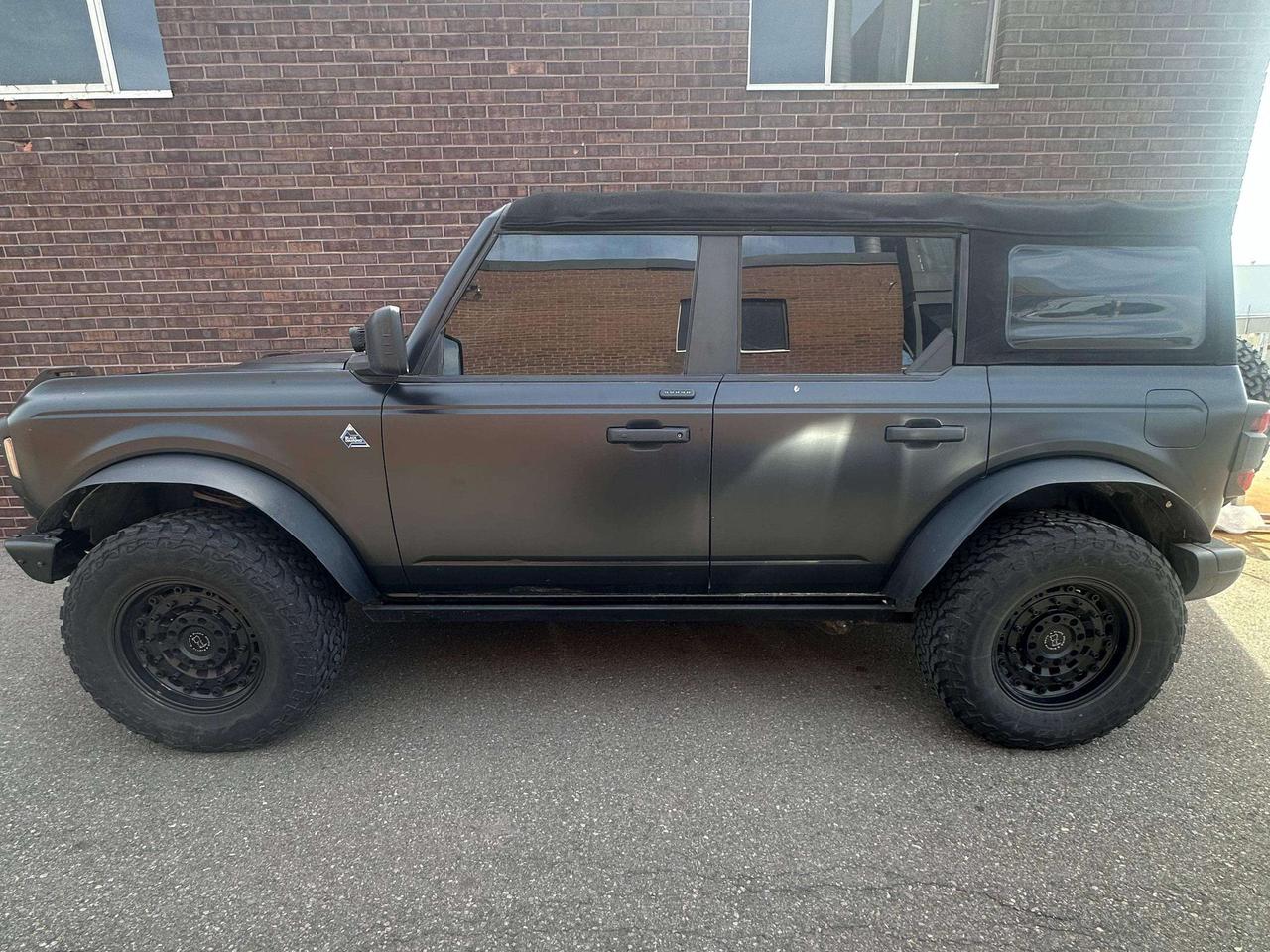 2022 Ford Bronco Black Diamond Photo3