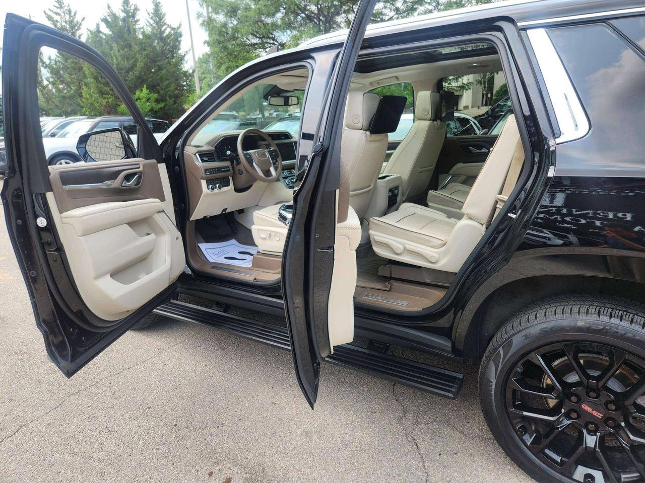 2023 GMC Yukon DENALI,REAR SCREENS, 6.2LV8,22",PANO Photo