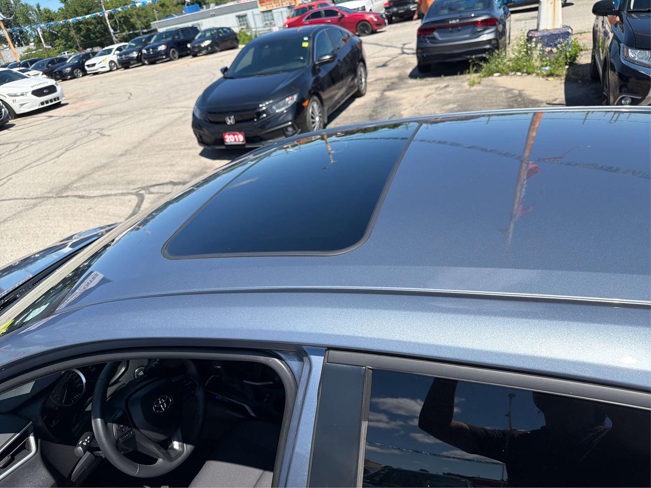 2022 Toyota Corolla LE UPGRADE SUNROOF SUPER CLEAN WE FINANCE! Photo