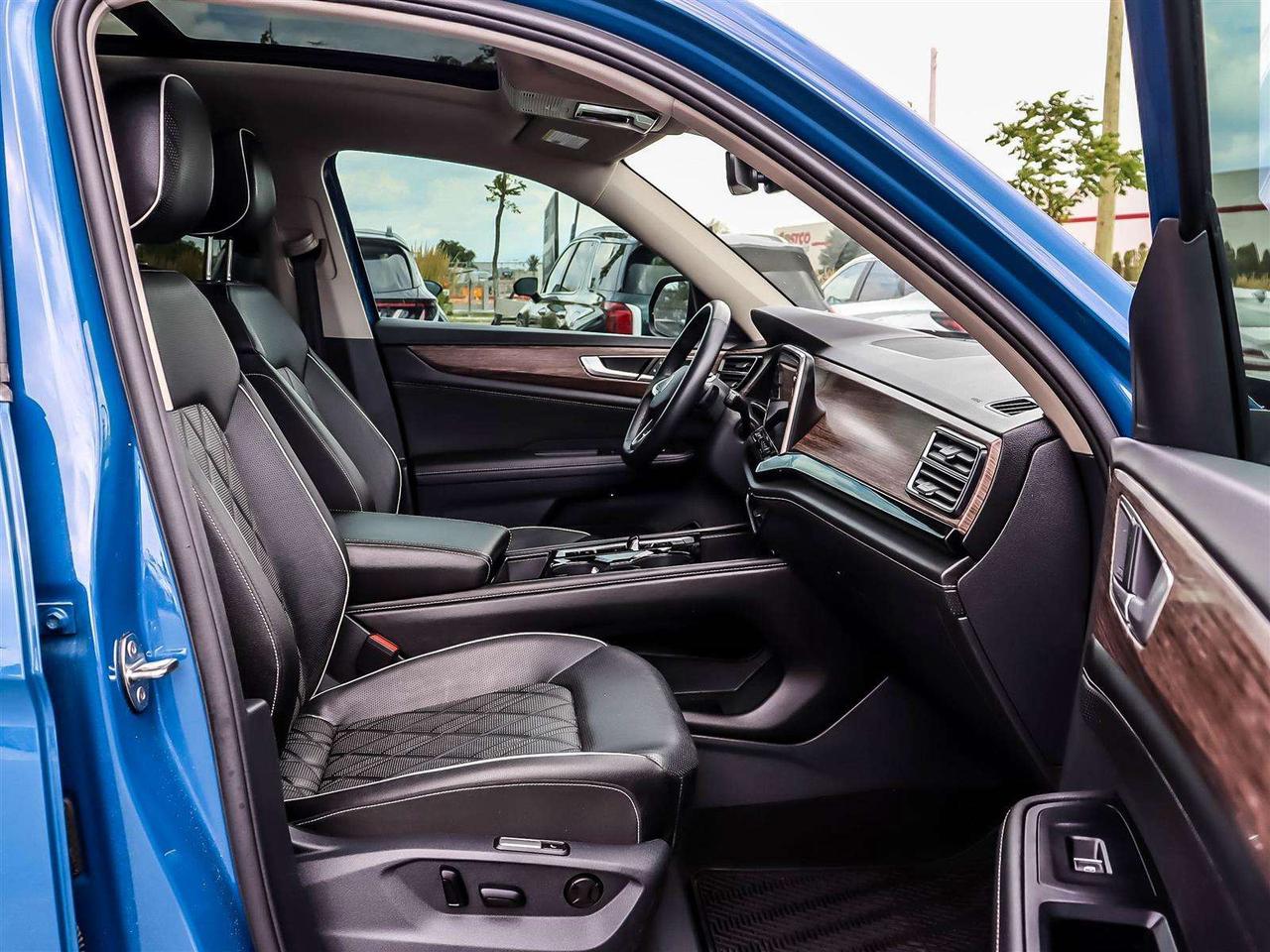 2025 Volkswagen Atlas EXECLINE Photo