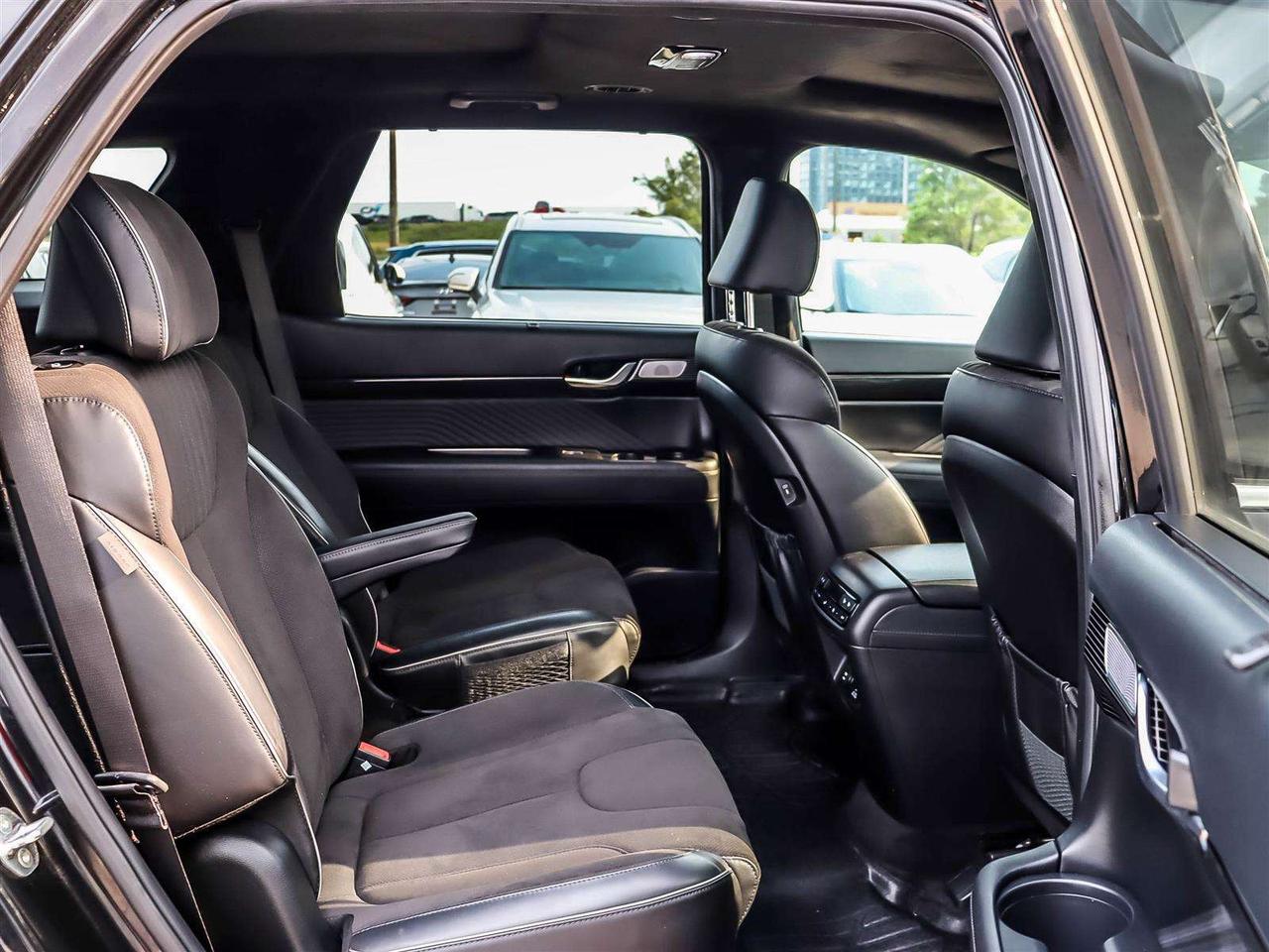 2025 Hyundai PALISADE Ultimate Calligraphy Night Photo