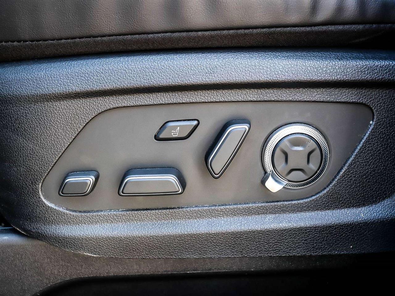 2025 Hyundai PALISADE Ultimate Calligraphy Night Photo