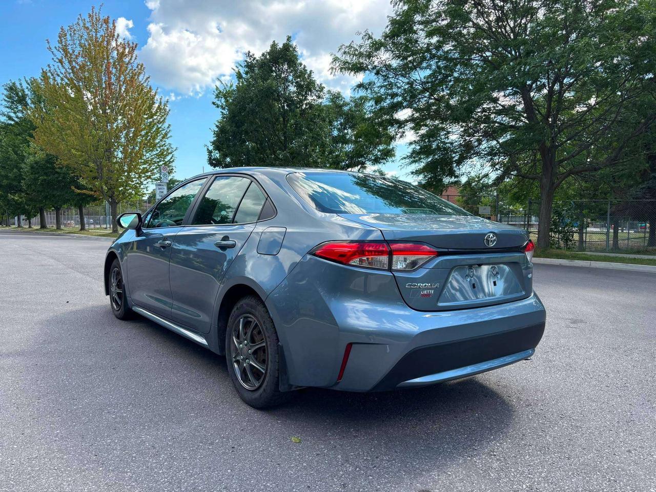 2020 Toyota Corolla LE Photo
