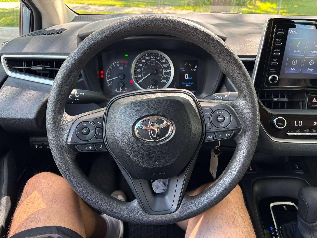 2020 Toyota Corolla LE Photo