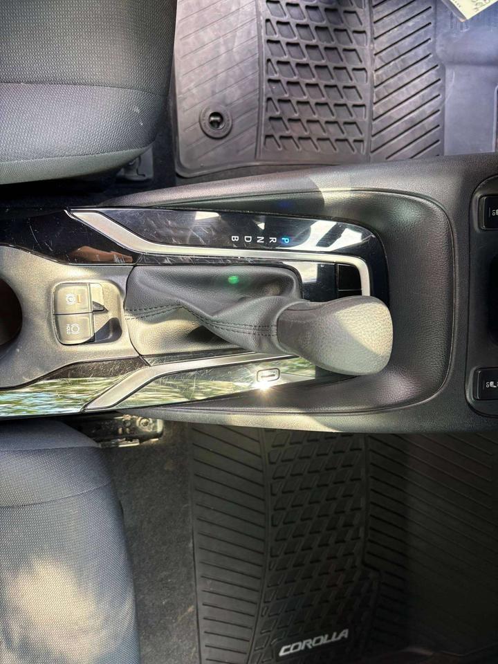 2020 Toyota Corolla LE Photo