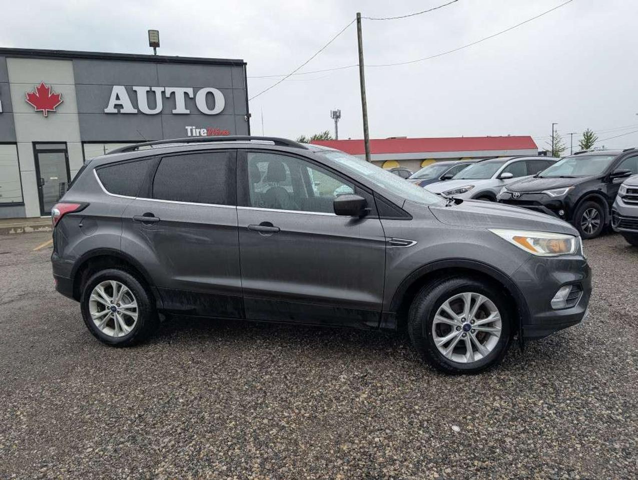 2017 Ford Escape SE   CAMERA   HTD SEATS Photo4