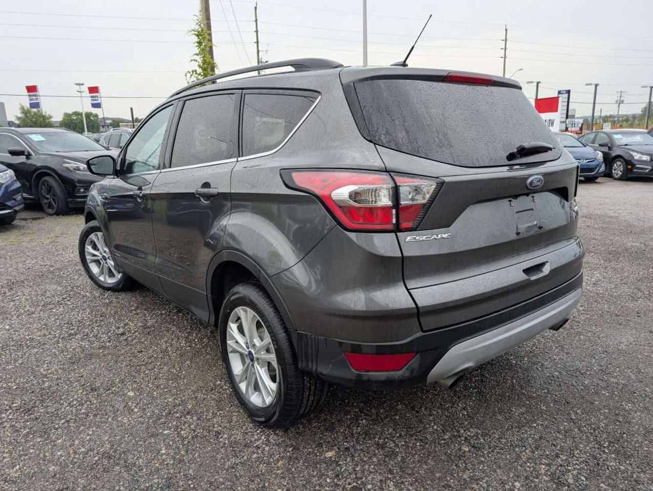 2017 Ford Escape SE   CAMERA   HTD SEATS Photo