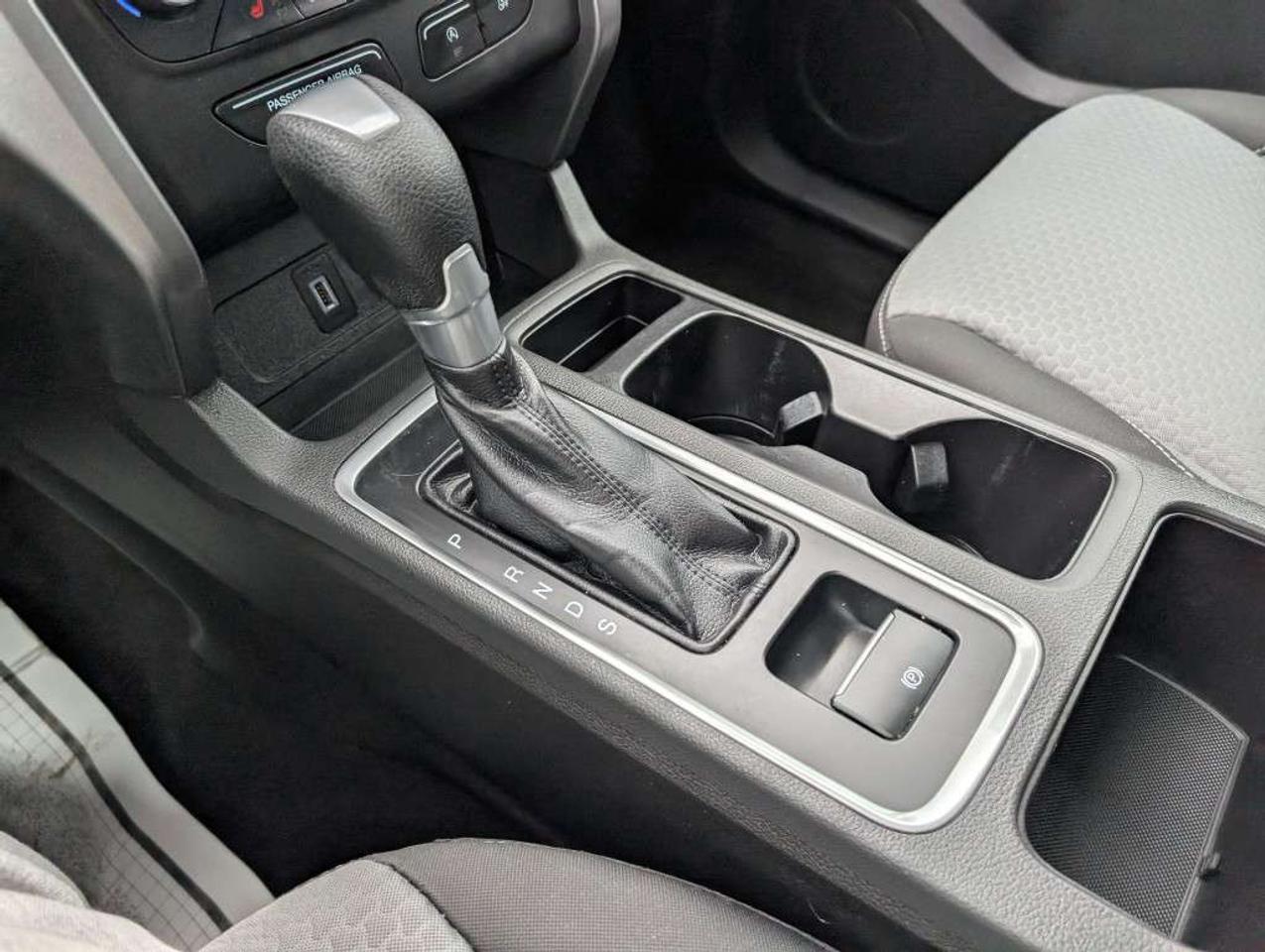 2017 Ford Escape SE   CAMERA   HTD SEATS Photo