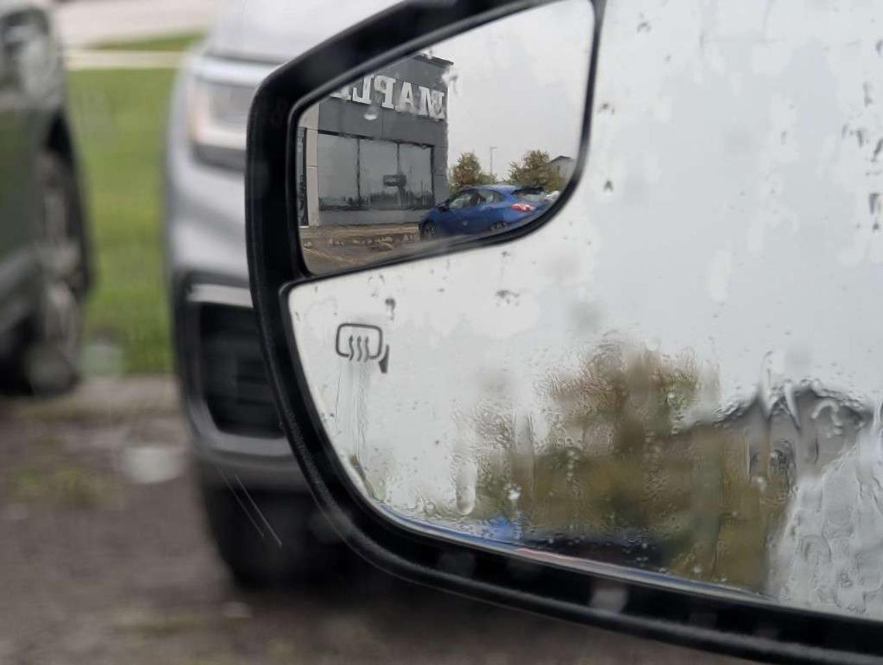 2017 Ford Escape SE   CAMERA   HTD SEATS Photo