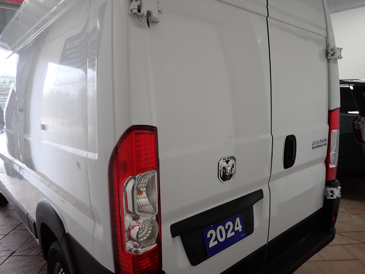 2024 RAM ProMaster Cargo Van Tradesman Photo3