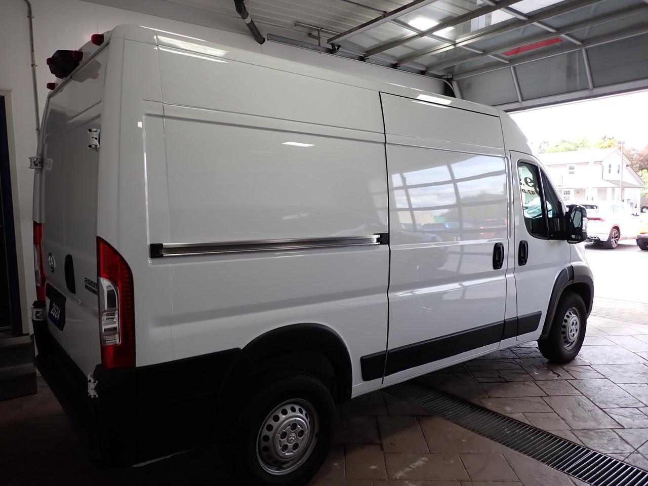 2024 RAM ProMaster Cargo Van Tradesman Photo5