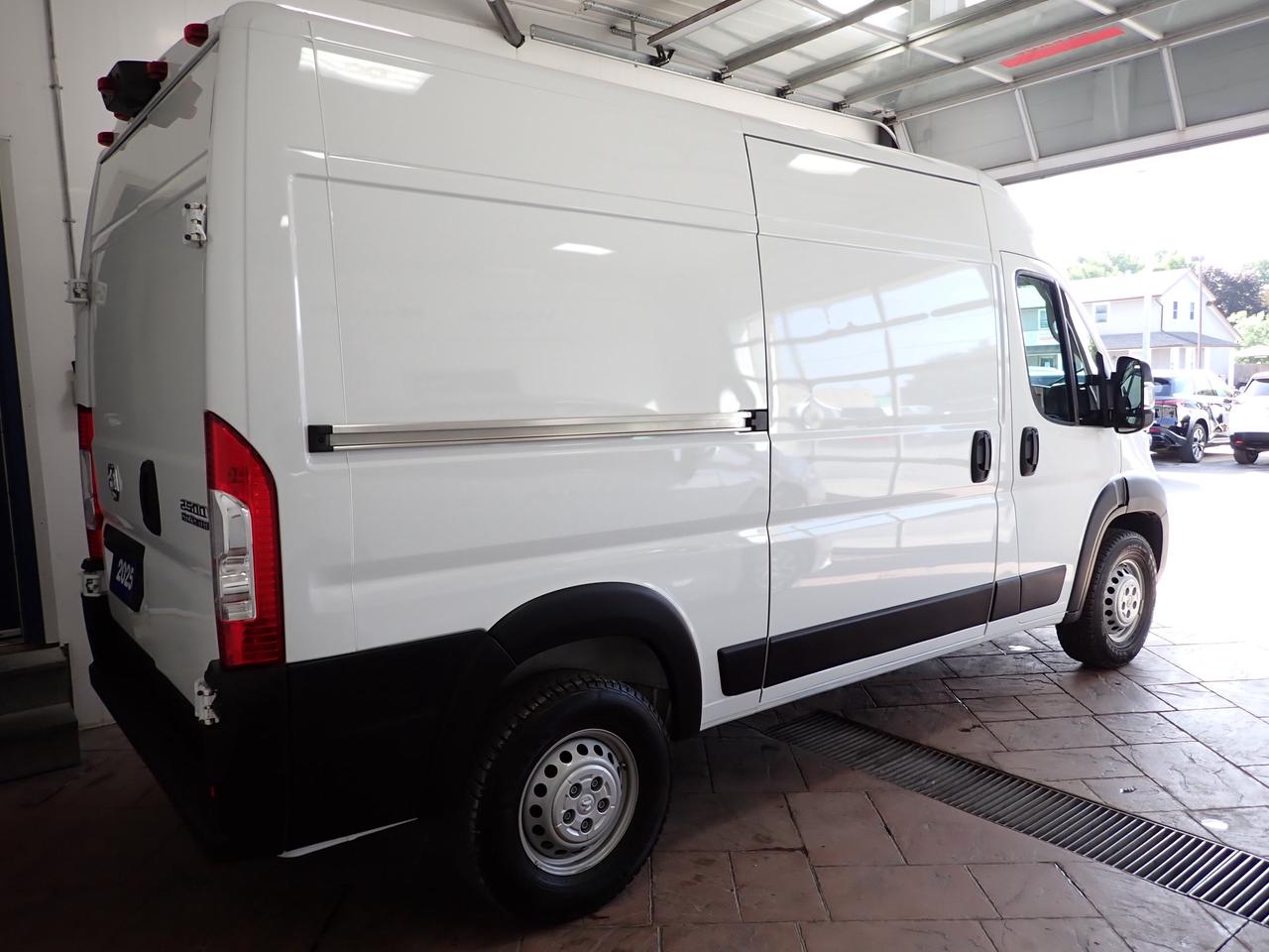 2025 RAM ProMaster Cargo Van Tradesman 2500 HIGH ROOF LEATHER 136 Photo5