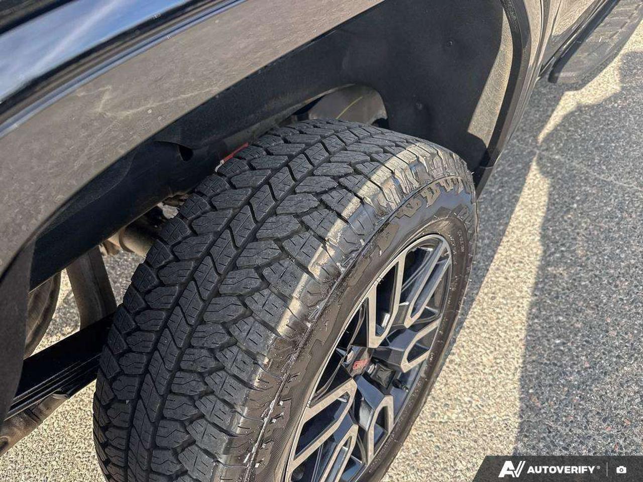 2026 GMC Sierra 1500 HEATED AND COOLED FRONT SEATS. HEATED REAR SEATS. TRAILER BRAKE CONTROLLER. HITCH GUIDANCE. LOADED. Photo