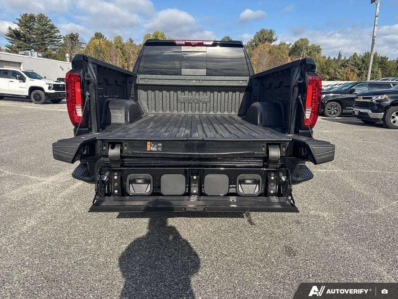 2026 GMC Sierra 1500 HEATED AND COOLED FRONT SEATS. HEATED REAR SEATS. TRAILER BRAKE CONTROLLER. HITCH GUIDANCE. LOADED. Photo