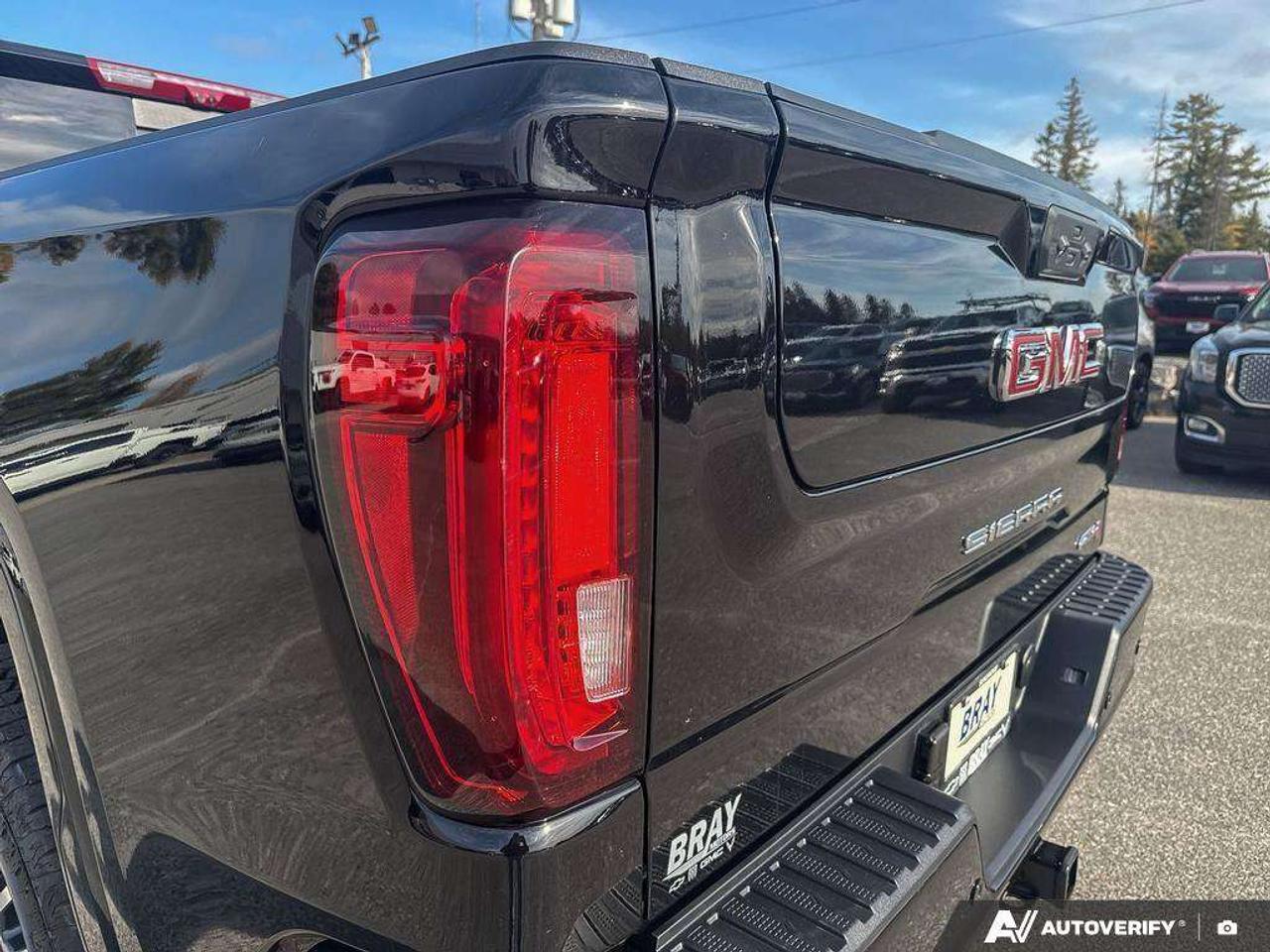 2026 GMC Sierra 1500 HEATED AND COOLED FRONT SEATS. HEATED REAR SEATS. TRAILER BRAKE CONTROLLER. HITCH GUIDANCE. LOADED. Photo