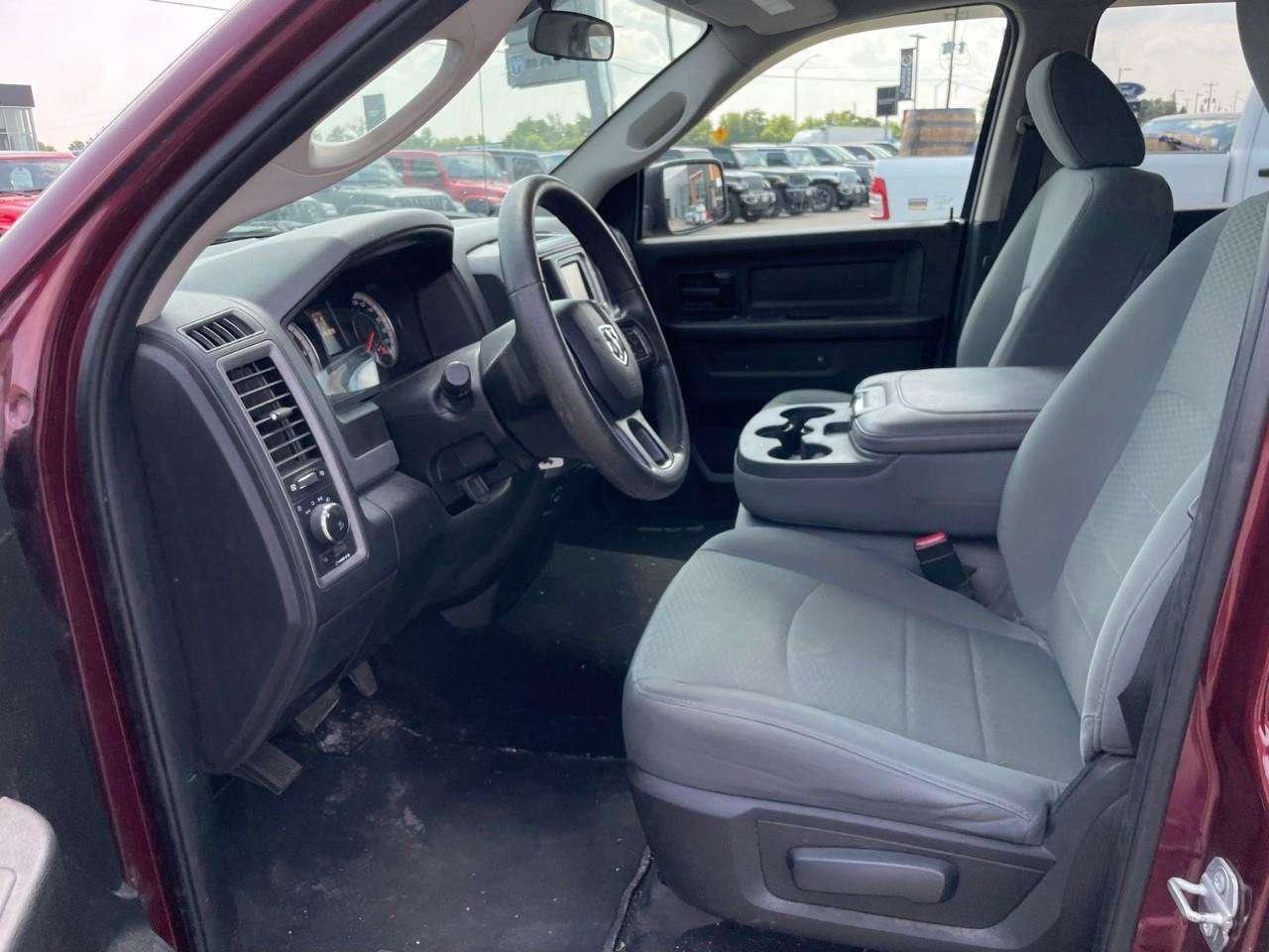 2017 RAM 1500 5.7 L HEMI   4X4   BACK UP CAM Photo