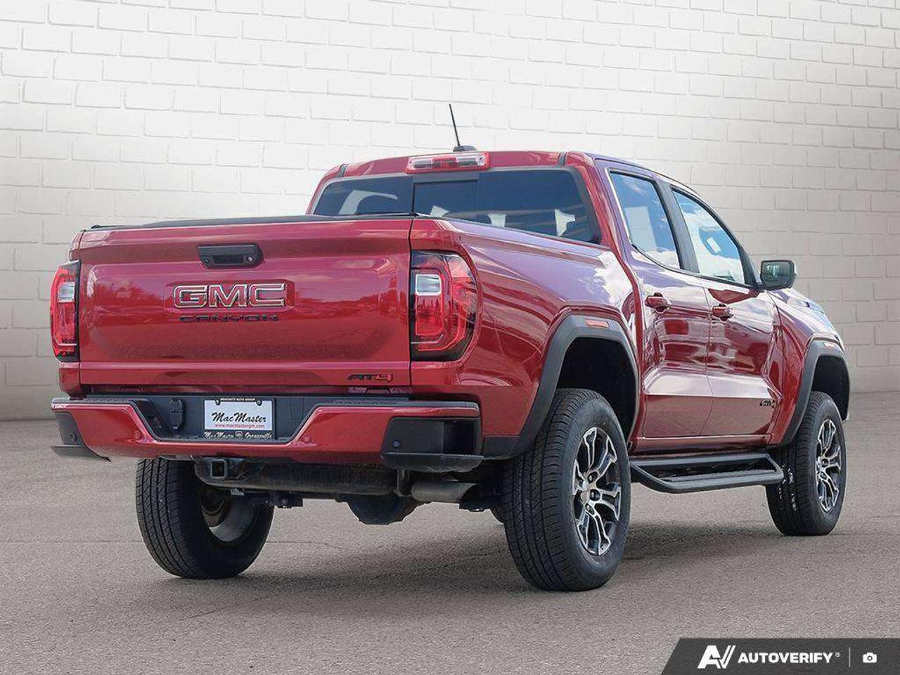 2024 GMC Canyon AT4, 2.7L 4-CYL, ALLOYS, LEATHER, SUNROOF, 1-OWNER, CERTIFIED PREOWNED! Photo