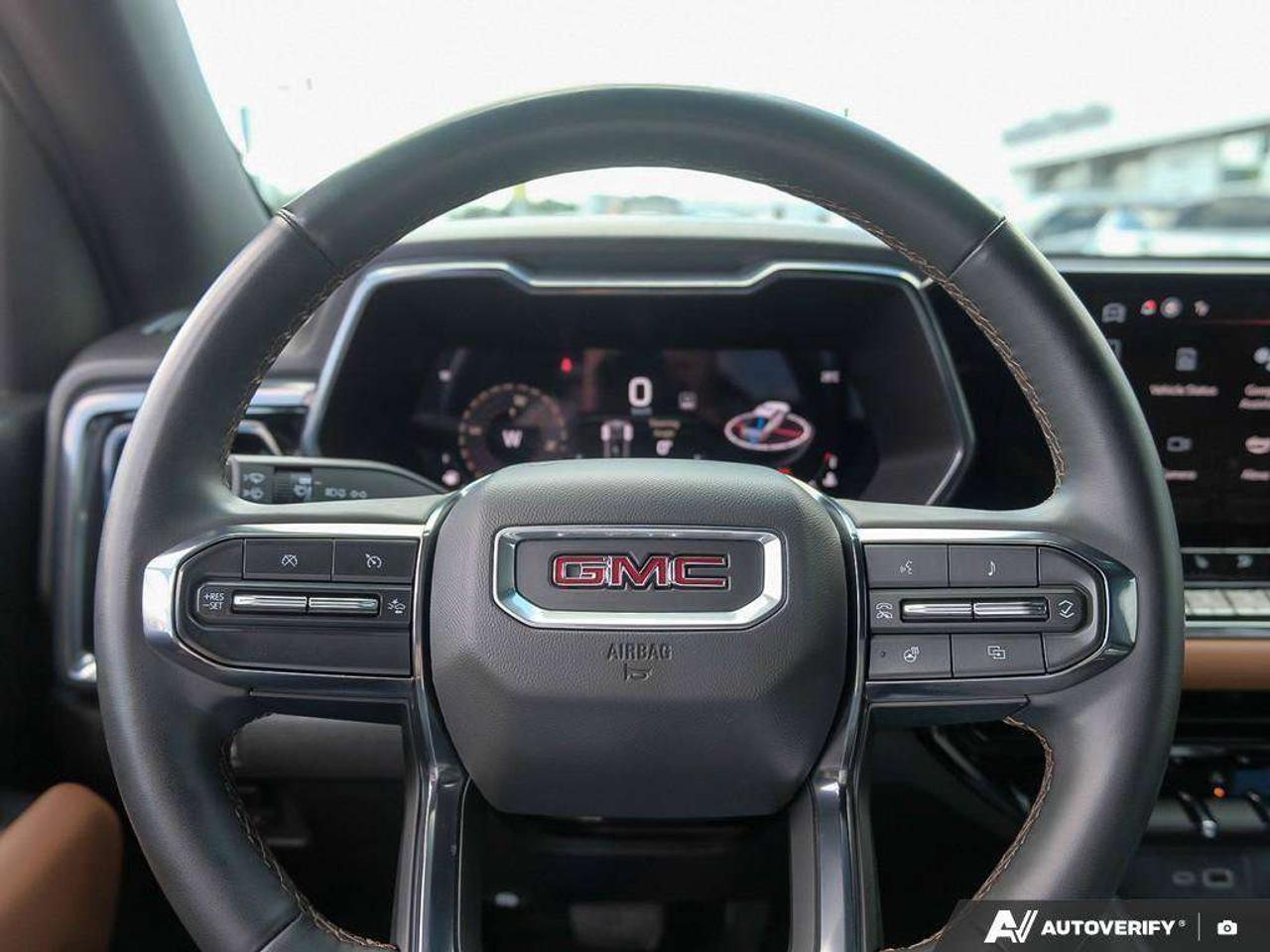2024 GMC Canyon AT4, 2.7L 4-CYL, ALLOYS, LEATHER, SUNROOF, 1-OWNER, CERTIFIED PREOWNED! Photo