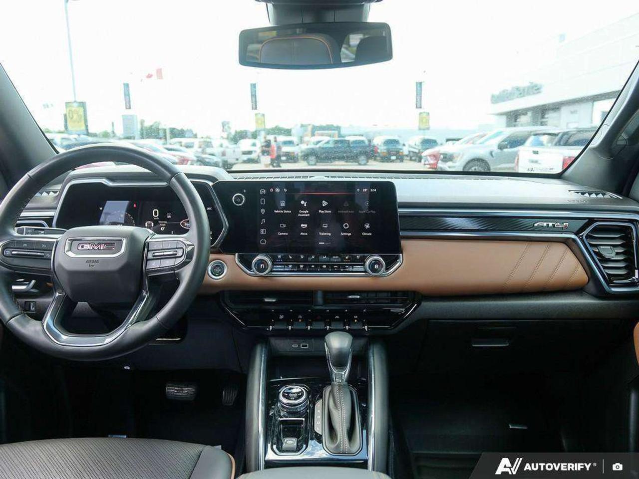 2024 GMC Canyon AT4, 2.7L 4-CYL, ALLOYS, LEATHER, SUNROOF, 1-OWNER, CERTIFIED PREOWNED! Photo